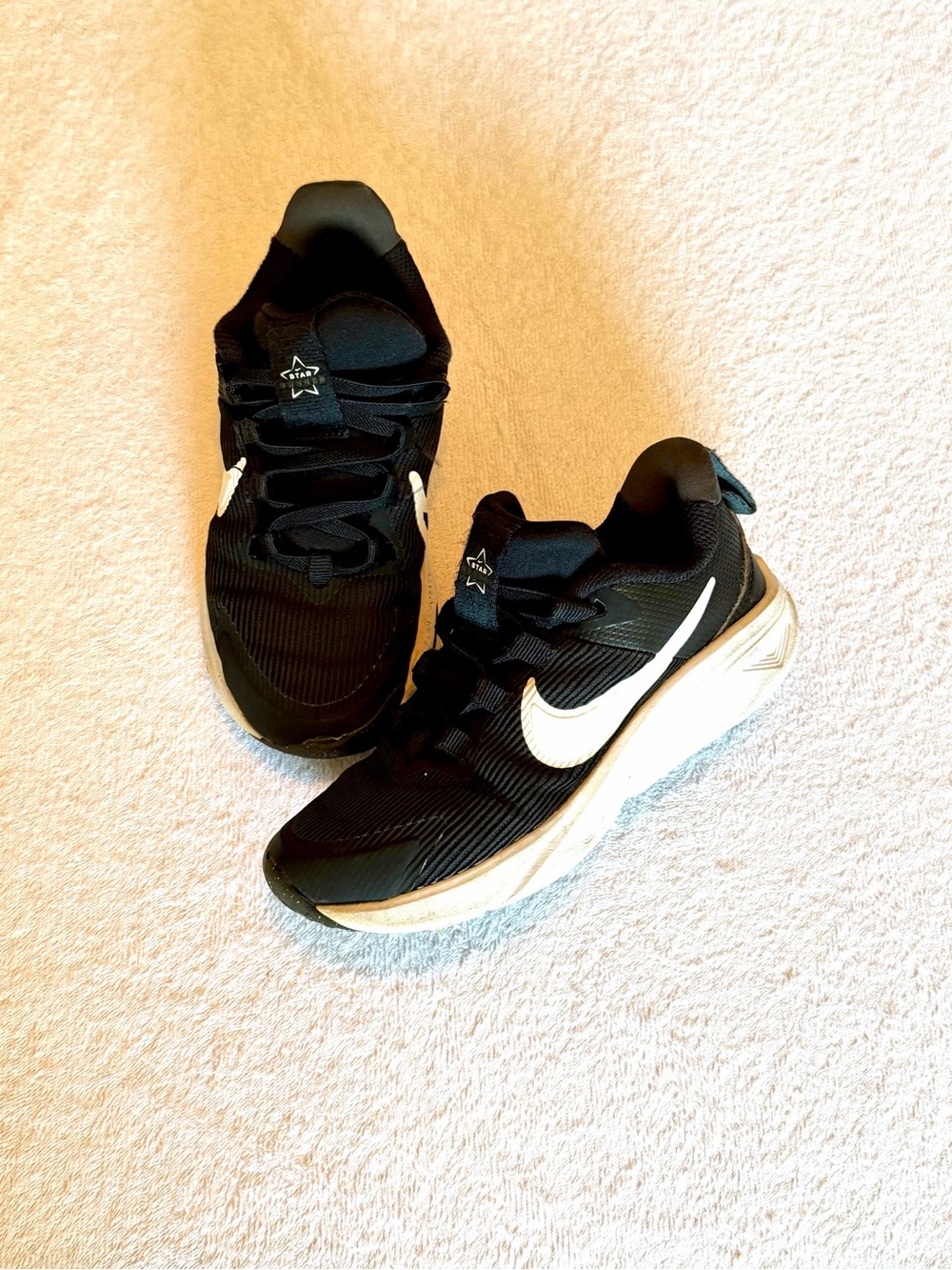 Nike Boy’s Black and White Athletic Running Sneakers, size 12